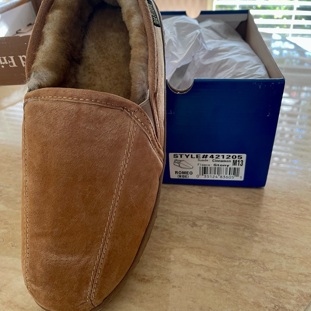 Mens slippers 13W